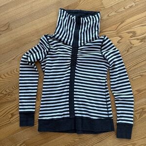 Lululemon Women’s Reversible In A Cinch Funnel Neck Pullover Sweatshirt 4